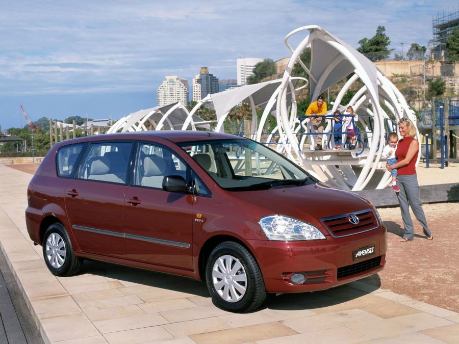  Toyota Avensis Verso 2001 года  (AU) (фото 15 из 16)